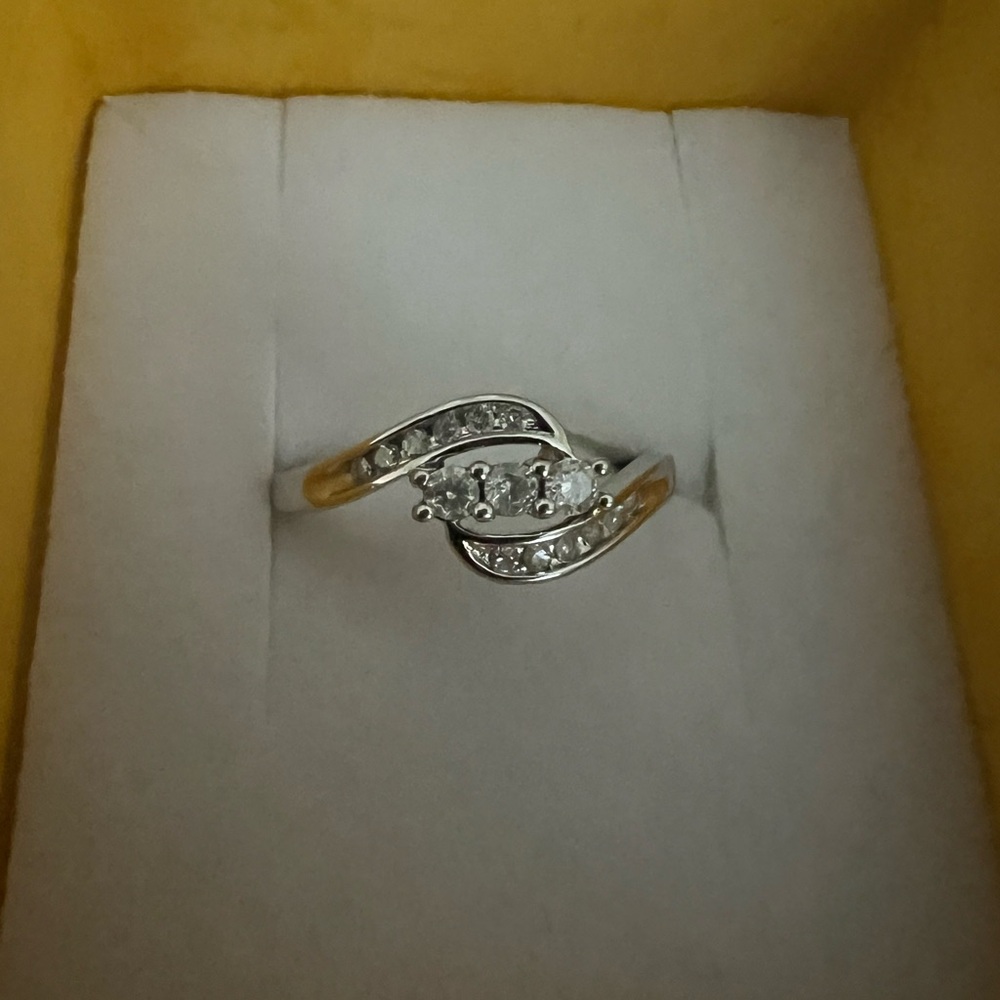 10k White Gold Diamond Ring Sz 7